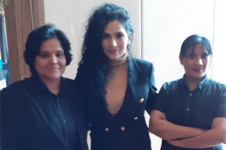 3 women